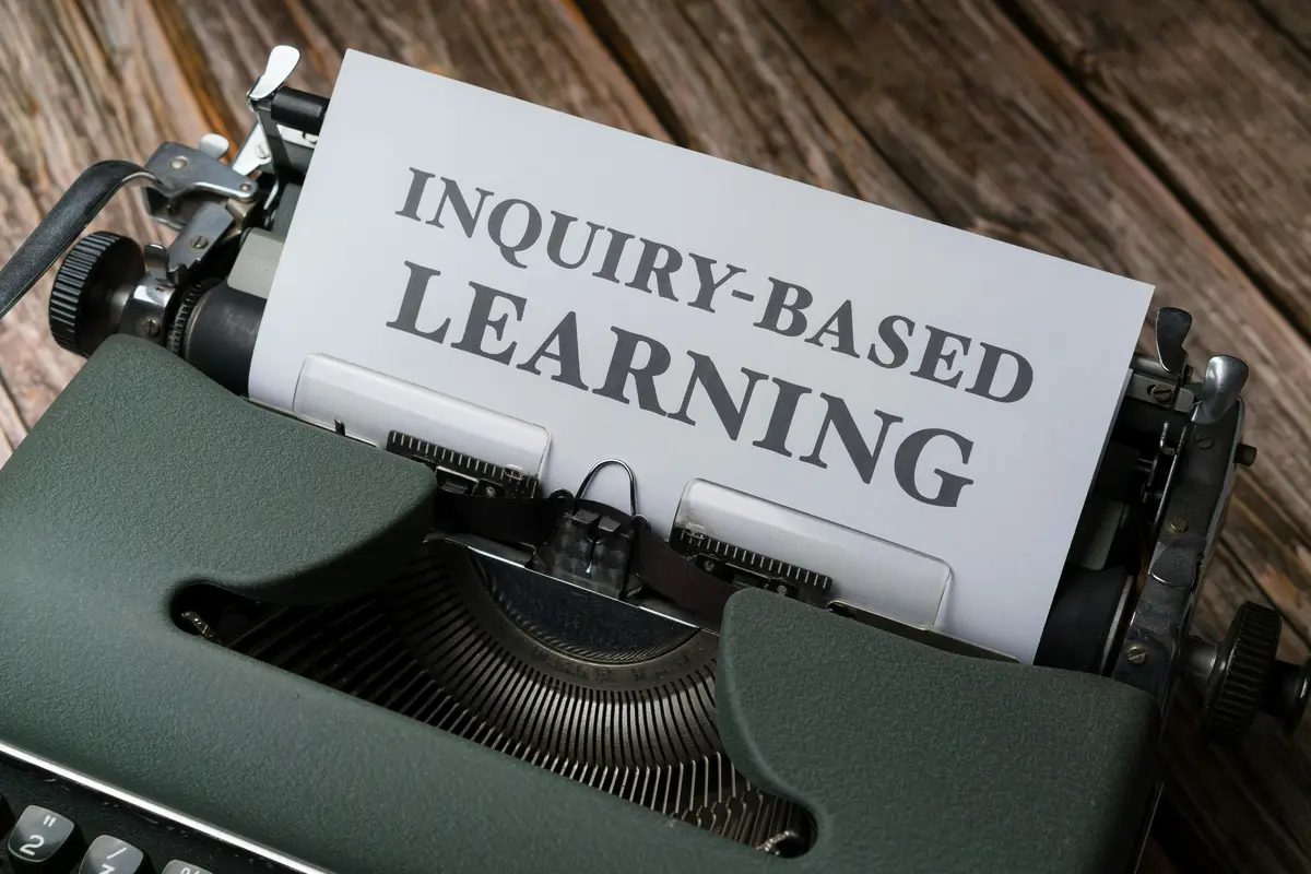 How Interactive Historical Chats Support Inquiry Learning